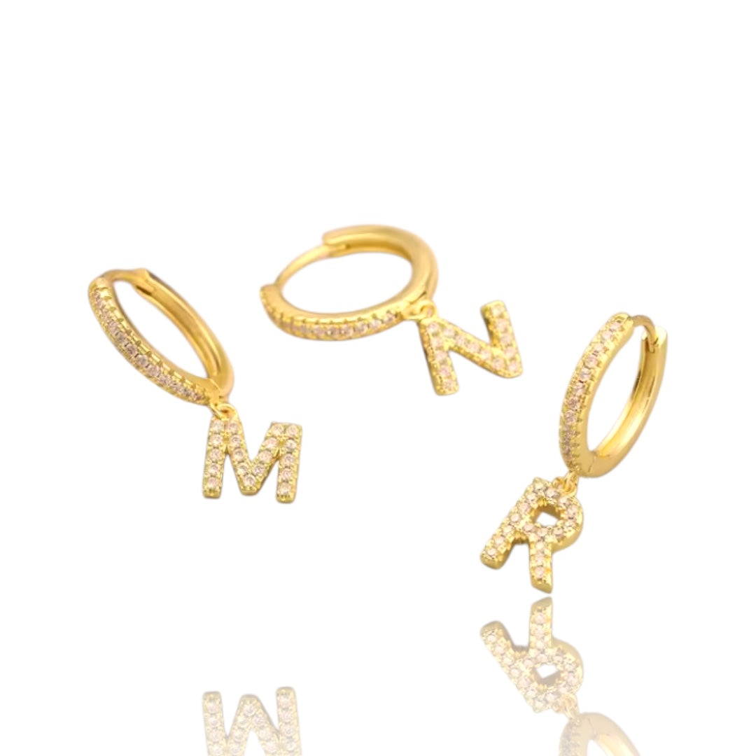 Argollas iniciales goldfilled pave