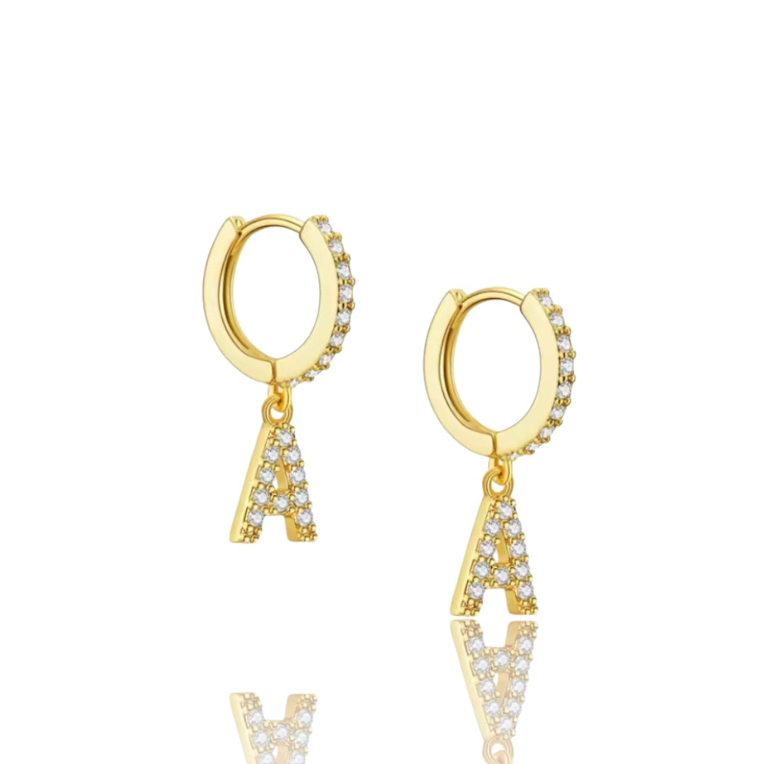 Argollas iniciales goldfilled pave
